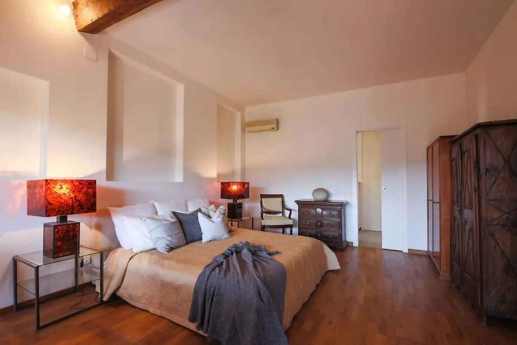 Apartments Florence- Biblioteca Apartment With View