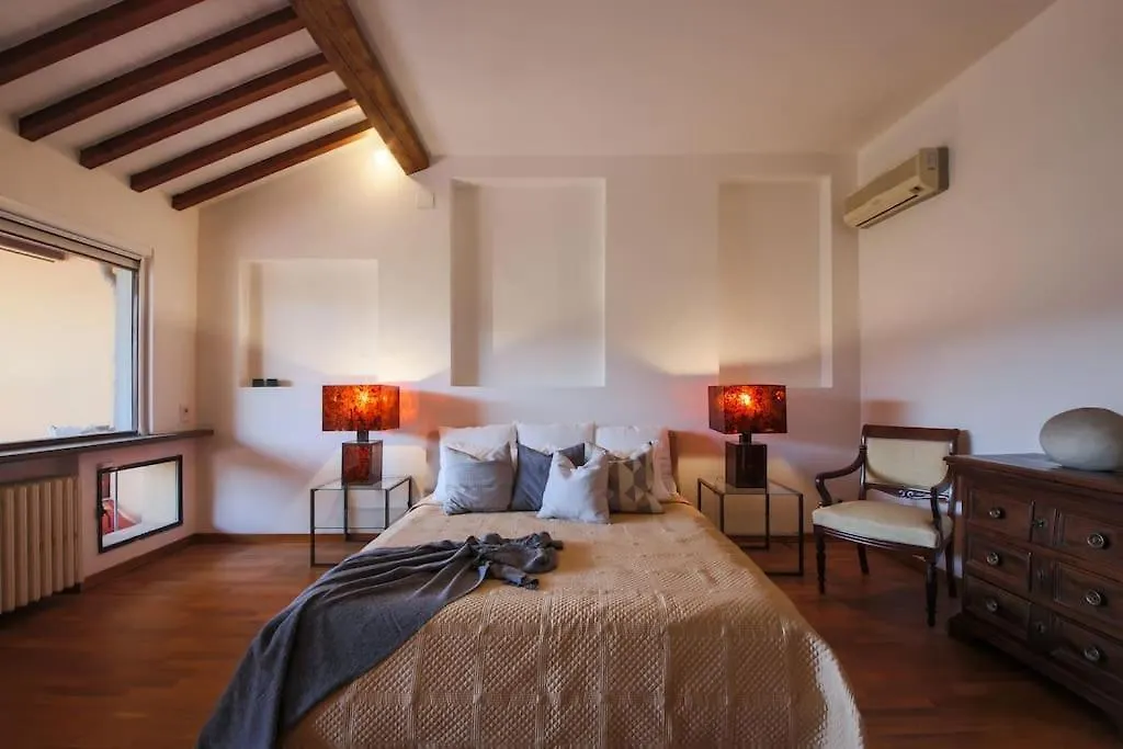Apartments Florence- Biblioteca Apartment With View